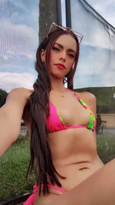 melanymendoza Welcome Summer Pic 4