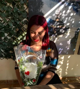 MatureHornyxxx A good slave rewarding his queen! I love being given flowers! I DESERVE THEM Pic 2