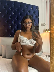 YallianaBrooks: Sexy lingierie 🤍 ( фото)