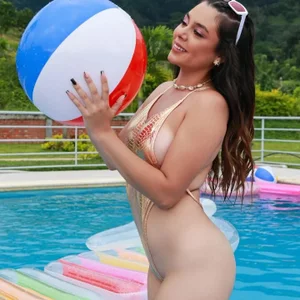 Alysson_parker sun, water y me 👙 Bilde 3