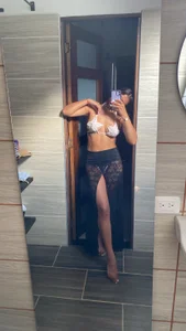 RachelWeisz_ My travels ✈️💖 Pic