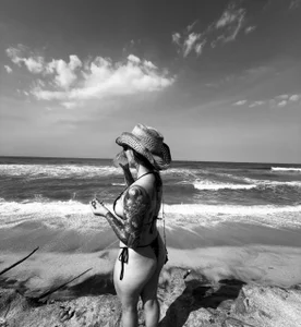 Nathalia_stone_ ONE DAY AT A TIME....🌊🖤 Foto 3
