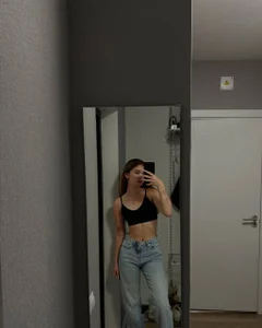 A little bit of me 🤳 de AngelesBenitz  2 Imagens