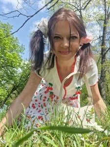 Lissabeta Cherry în forest Immagine  6