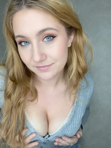 EllieMelts Public  4টি ছবি