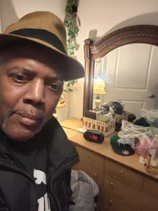 EEZEE2PLEEZEEJUST CHILLIN BUT STILL WILLING Bild