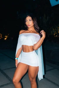 OrianaFontaine_ Do you like this fit? 💋 Pic