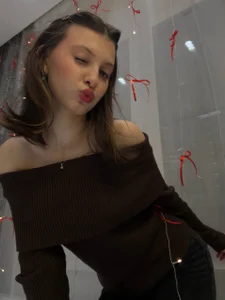 LouiseChavez through the lens of love 📸🌷 Pic 2