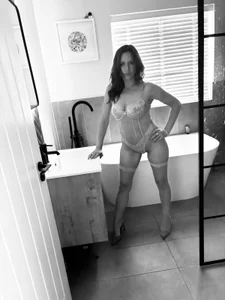 classyMILF-alsofilth Public Pic 8