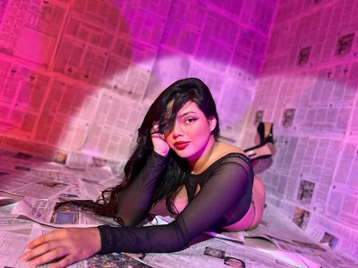 Newsprint 😈 de ViolettaRousee_  3 Imagens