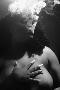 Tyra_Privacy The art of seduction will always be in black and white🖤 টি ছবি