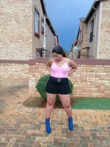 CurvyQueenx2 Public 사진 3