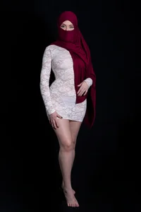 fatiima_ The lace doesn't cover me... it provokes me.🤍🔥 Hình 6