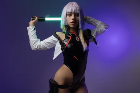 Zdjęcia Raven_Witch_ I'm fast ⚡, lethal 💀… but in your arms 🤲❤️, I shut down 🔥😏:  6