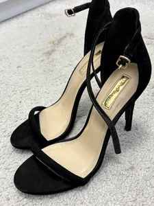 AngelinaWettのheelsの 3枚の写真