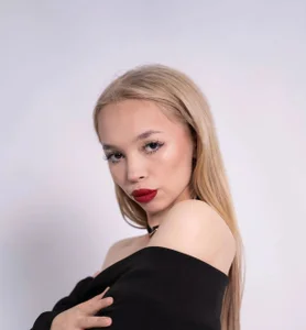 Red lipstick od KateEvancee  3 snímek