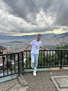 dilan_alfonzoのAn afternoon at the Medellín viewpoint ✨の 4枚の写真