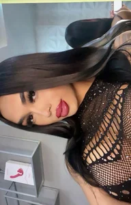 tinaqueen_noa I'm enjoying this slow tension... are you too? I'm not talking to you to distract you, Pic