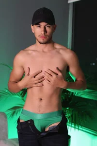 Did you know that green is one of my favorite colors? de Aaronfox_x  Imagens