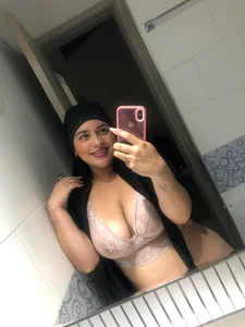 Amina_Hasan Public Kuva