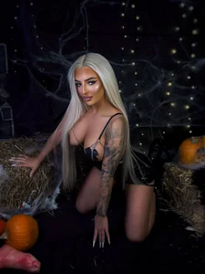 Peek-A-Boo 😜🎃 od MissObsidian  2 snímek