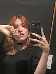 AlliciaKim Shall we have a drink together?🍻  2টি ছবি