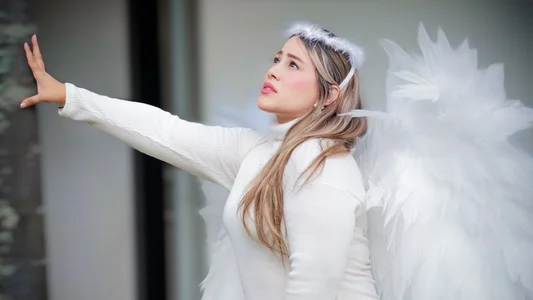 kimberly7_ beautiful photos of halloween angels🎃🤍🎃🤍 Pic 2