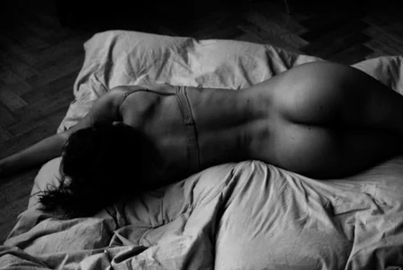 Elisa_HappylegsMe Black and White Bild 2