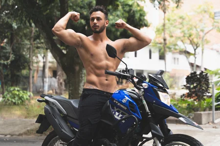 mike_belle A hot ride with me টি ছবি