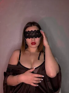 Catherine_Karis Public Pic 5