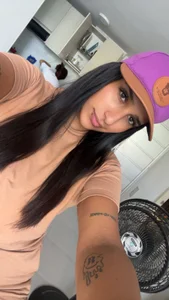 Stefhanyblow Stefhany with hat Pic 6