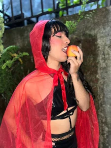 TiffValentinee_ Little Red Riding Hood Immagine  4