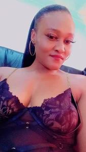 Kinky-Toya Public Pic 6