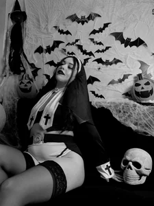 HotSummer8 Sexy Nun! Bilde 5