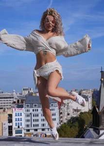Rooftop Fun ✨ de JoyMuse  2 Imagens