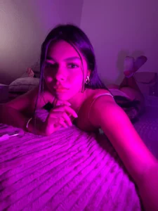 _EmilyAlvarez Public slika 3