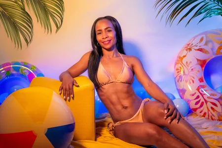 AlikaAdulのSummer hotの 7枚の写真