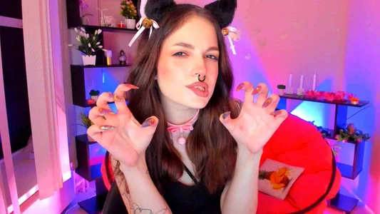 BratzieDarsie lonely kitty wants punishment.. Pic 2