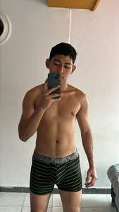 Robert__ZanKiss my body图片