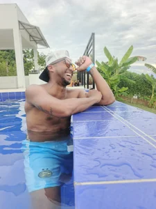 big_black27 Día de piscina Foto 4