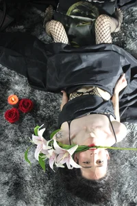 Ivony_Giselle “Between lights and shadows” Bilde 3