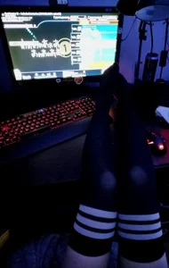 luckygirlss: Feet show Leya 💕 ( 3 фото)