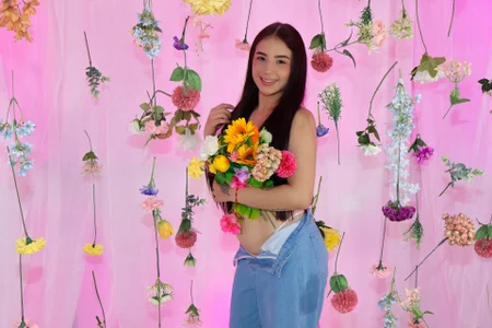 Ashley_Evans22 Kissed by Flowers Foto 2