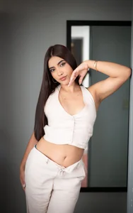 issawalton sensuality and beauty slika