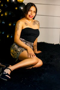 ZoeWan69 Toasts, looks and promises Pic 2