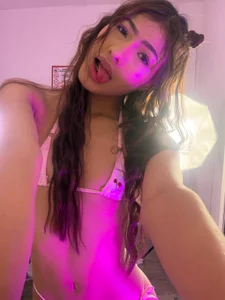 Mia_blackthorneの🫠💋の 3枚の写真