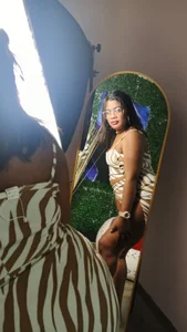 Melody_Spark WOMAN IN THE MIRROR Foto 5