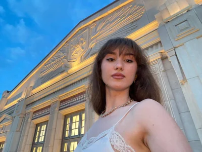 Lusty_Lagoon me and the building Billede 6