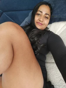 Adele_Sweett legs Foto 3