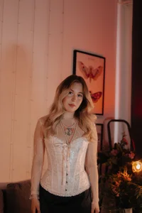 LanaRoselleのPublicの 4枚の写真